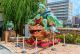 Статуя лягушек-самураев, установленная в бизнес-парке в Мацумото